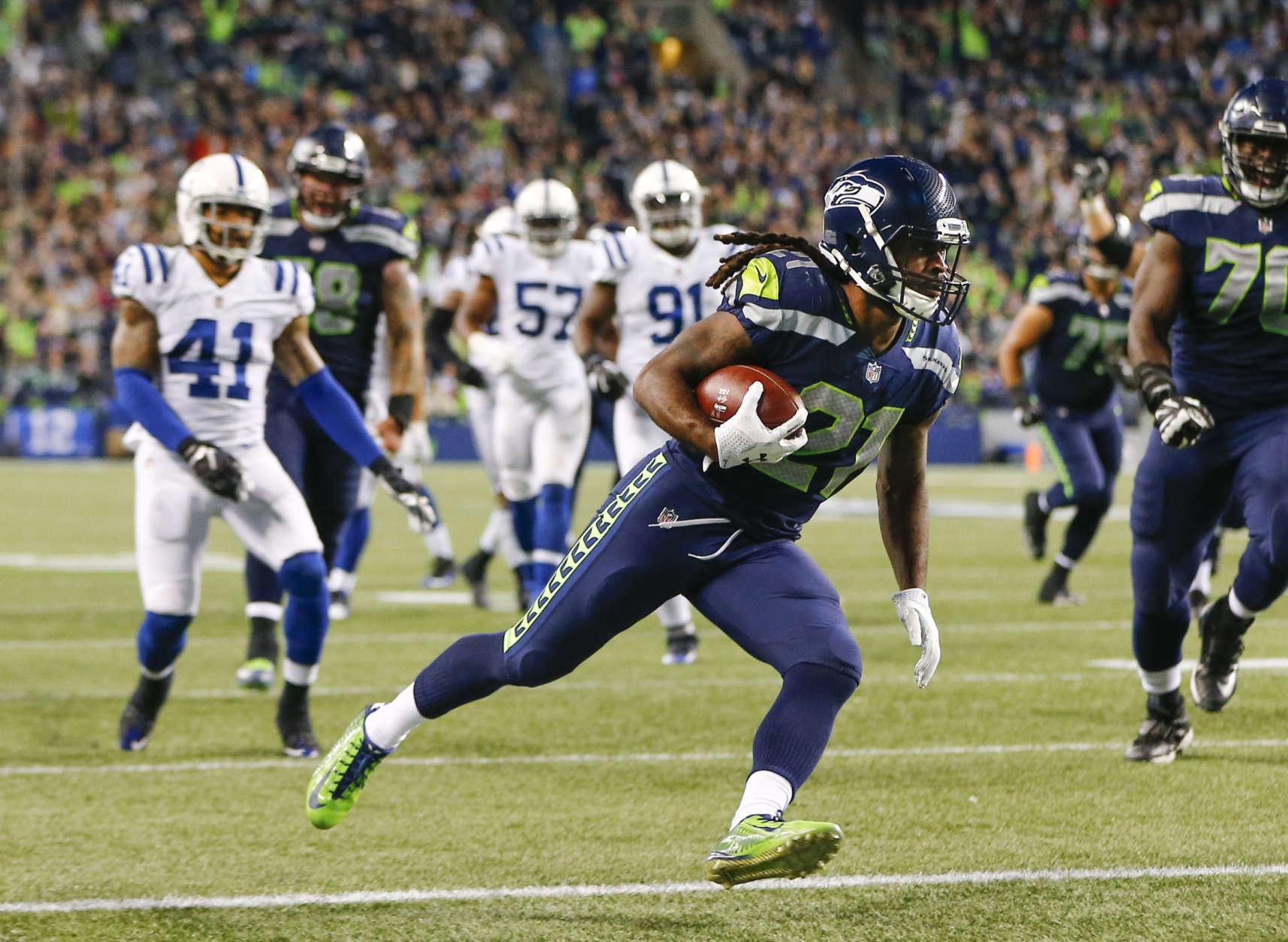 SEATTLE, WA - OCTOBER 01: Running back J.D. McKissic #21 of the Seattle Seahawks scores a touchdown against the Indianapolis Colts in the third quarter of the game at CenturyLink Field on October 1, 2017 in Seattle, Washington. (Photo by Jonathan Ferrey/Getty Images)