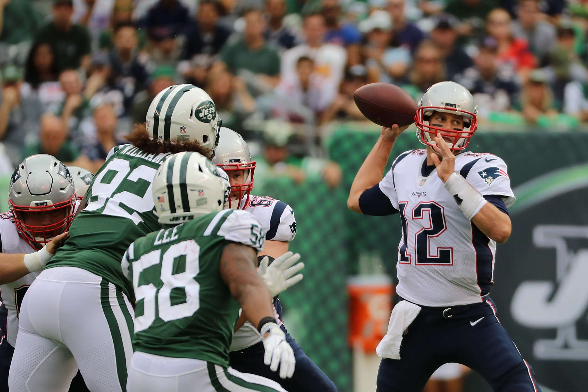 EAST RUTHERFORD, NJ - OCTOBER 15:  Quarterback Tom Brady #12 of the New England Patriots looks to pass against the New York Jets during the second quarter of their game at MetLife Stadium on October 15, 2017 in East Rutherford, New Jersey. The New England Patriots won 24-17. (Photo by Abbie Parr/Getty Images)