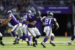 MINNEAPOLIS, MN - OCTOBER 22: Case Keenum #7 of the Minnesota Vikings hands the ball off to Jerick McKinnon #21 in the first half of the game agains the Baltimore Ravens on October 22, 2017 at U.S. Bank Stadium in Minneapolis, Minnesota. (Photo by Hannah Foslien/Getty Images)