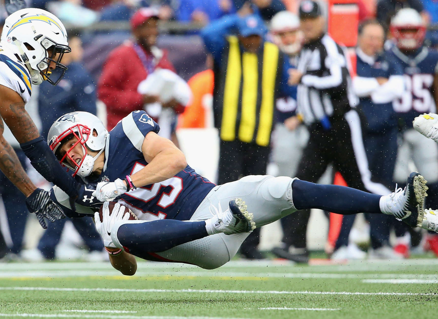 FOXBORO, MA - OCTOBER 29: Chris Hogan #15 of the New England Patriots catches a pass during the third quarter of a game against the Los Angeles Chargers at Gillette Stadium on October 29, 2017 in Foxboro, Massachusetts. (Photo by Maddie Meyer/Getty Images)