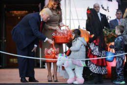 WASHINGTON, DC - OCTOBER 30:  U.S. President Donald Trump (L) and first lady Melania Trump host Halloween at the White House on the South Lawn October 30, 2017 in Washington, DC. The first couple gave cookies away to costumed trick-or-treaters one day before the Halloween holiday.  (Photo by Chip Somodevilla/Getty Images)