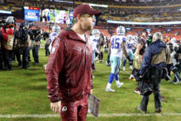 LANDOVER, MD - OCTOBER 29: Head coach Jay Gruden of the Washington Redskins walks off the field following the Redskins loss to the Dallas Cowboys at FedEx Field on October 29, 2017 in Landover, Maryland. (Photo by Rob Carr/Getty Images)