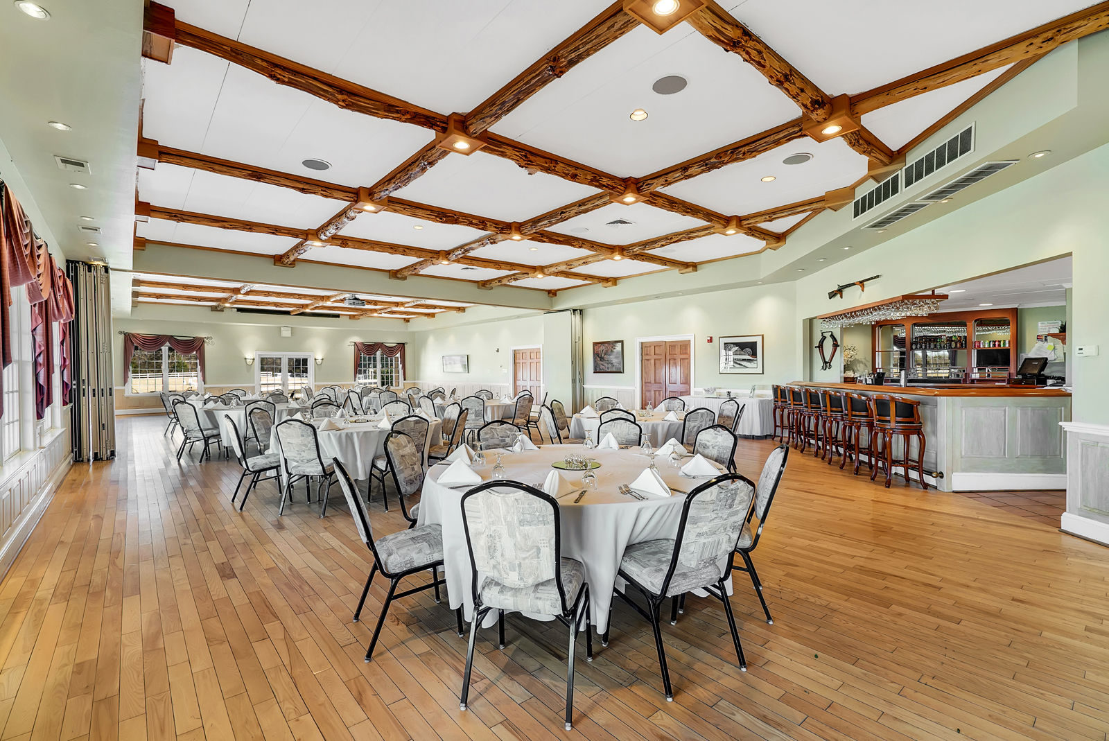 The Inn at Kelly's Ford also includes a restaurant and a pub. (Courtesy Auction Markets LLC)