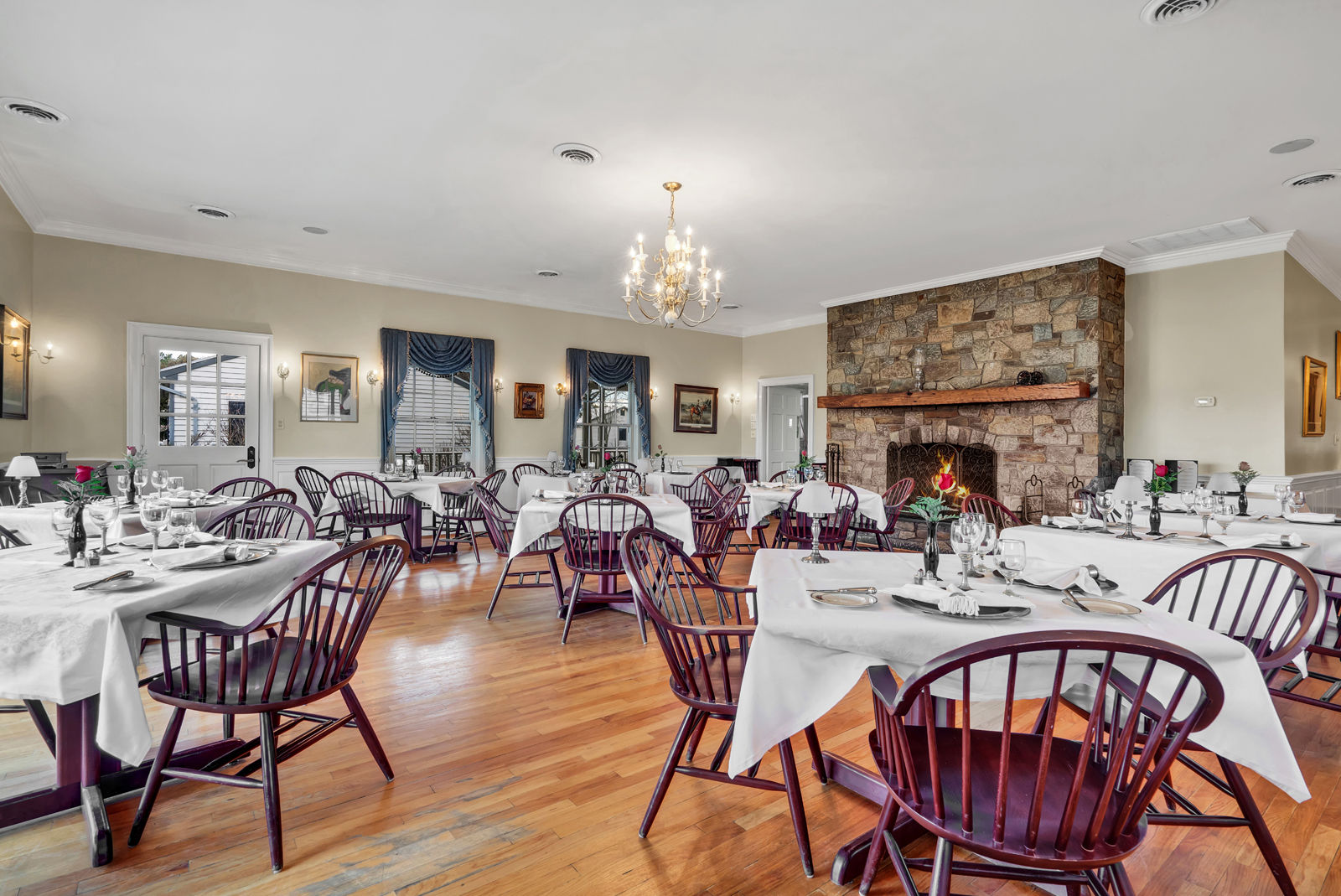 The Inn and Kelly's Ford also includes a restaurant and a pub. (Courtesy Auction Markets LLC)