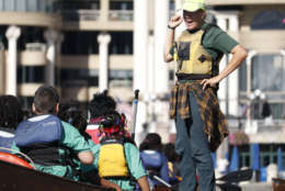 Fourth-graders get instruction before heading out on the Potomac River. (WTOP/Kate Ryan)