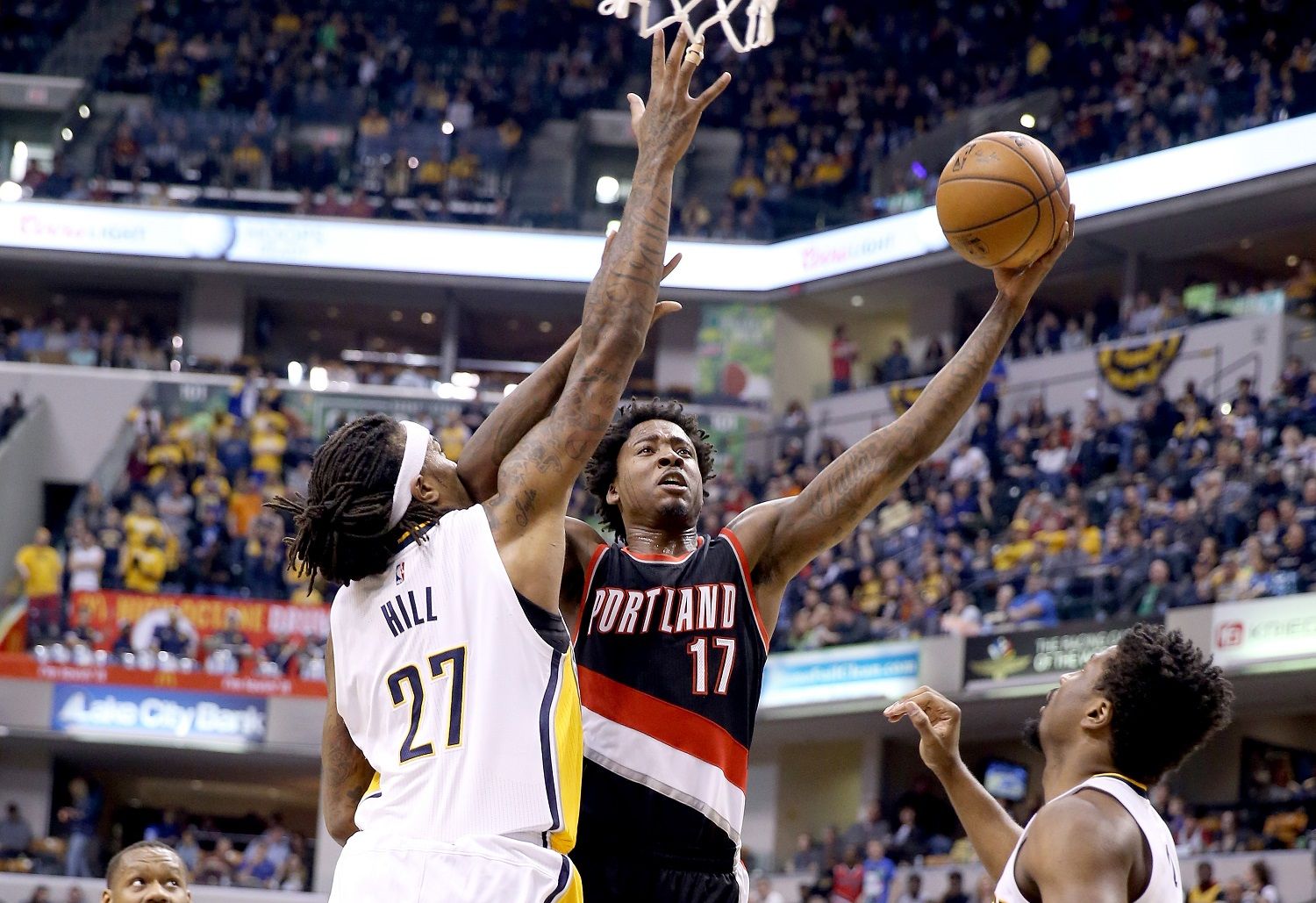 INDIANAPOLIS, IN - FEBRUARY 28:  Ed Davis #17 of the Portland Trail Blazers shoots the ball during the game against the Indiana Pacers at Bankers Life Fieldhouse on February 28, 2016 in Indianapolis, Indiana.   NOTE TO USER: User expressly acknowledges and agrees that, by downloading and or using this photograph, User is consenting to the terms and conditions of the Getty Images License Agreement.  (Photo by Andy Lyons/Getty Images)