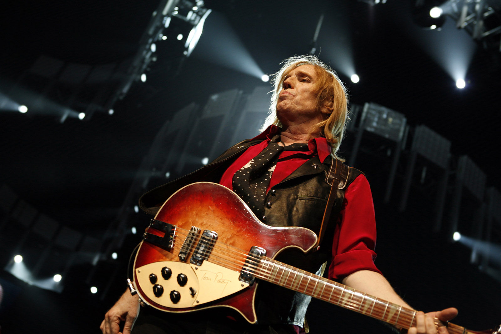Tom Petty of Tom  Petty and The Heartbreakers performs at Madison Square Garden Tuesday, June 20, 2006 in New York.  (AP Photo/Jason DeCrow)