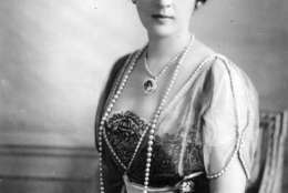 circa 1915:  Mrs Evalyn Walsh McLean, one of the owners of the famous Hope diamond, a 44 1/2 carat stone which, legend has it, was taken from the eye of a Burmese idol and is supposed to bring bad luck to anyone who owns it. Mrs McLean died of pneumonia in Washington, aged 60.  (Photo by Topical Press Agency/Getty Images)