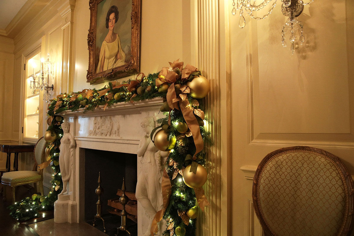 WASHINGTON, DC - NOVEMBER 27:  The Vermeil Room at the White House during a press preview of the 2017 holiday decorations November 27, 2017 in Washington, DC. The theme of the White House holiday decorations this year is "Time-Honored Traditions."  (Photo by Alex Wong/Getty Images)