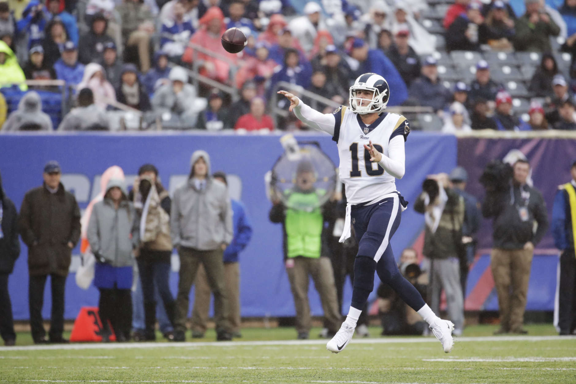 Los Angeles Rams quarterback Jared Goff (16) throws a pass during the first half of an NFL football game against the New York Giants Sunday, Nov. 5, 2017, in East Rutherford, N.J. (AP Photo/Julio Cortez)