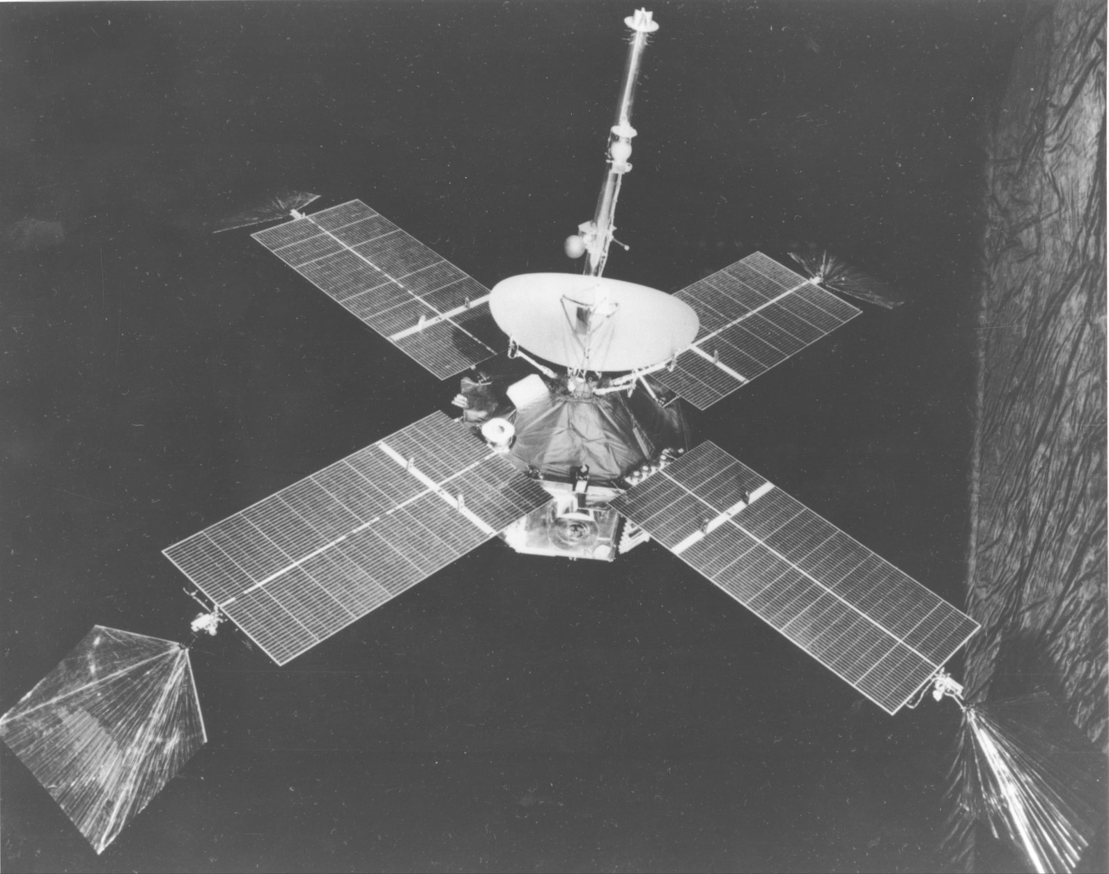 This is a view of Mariner 4 in flight attitude on July 13, 1965.  The 575-pound spacecraft climaxes an historic 228-day, 325-million-mile voyage to Mars tomorrow by capturing the first close-up photographs of another planet.  (AP Photo/NASA)