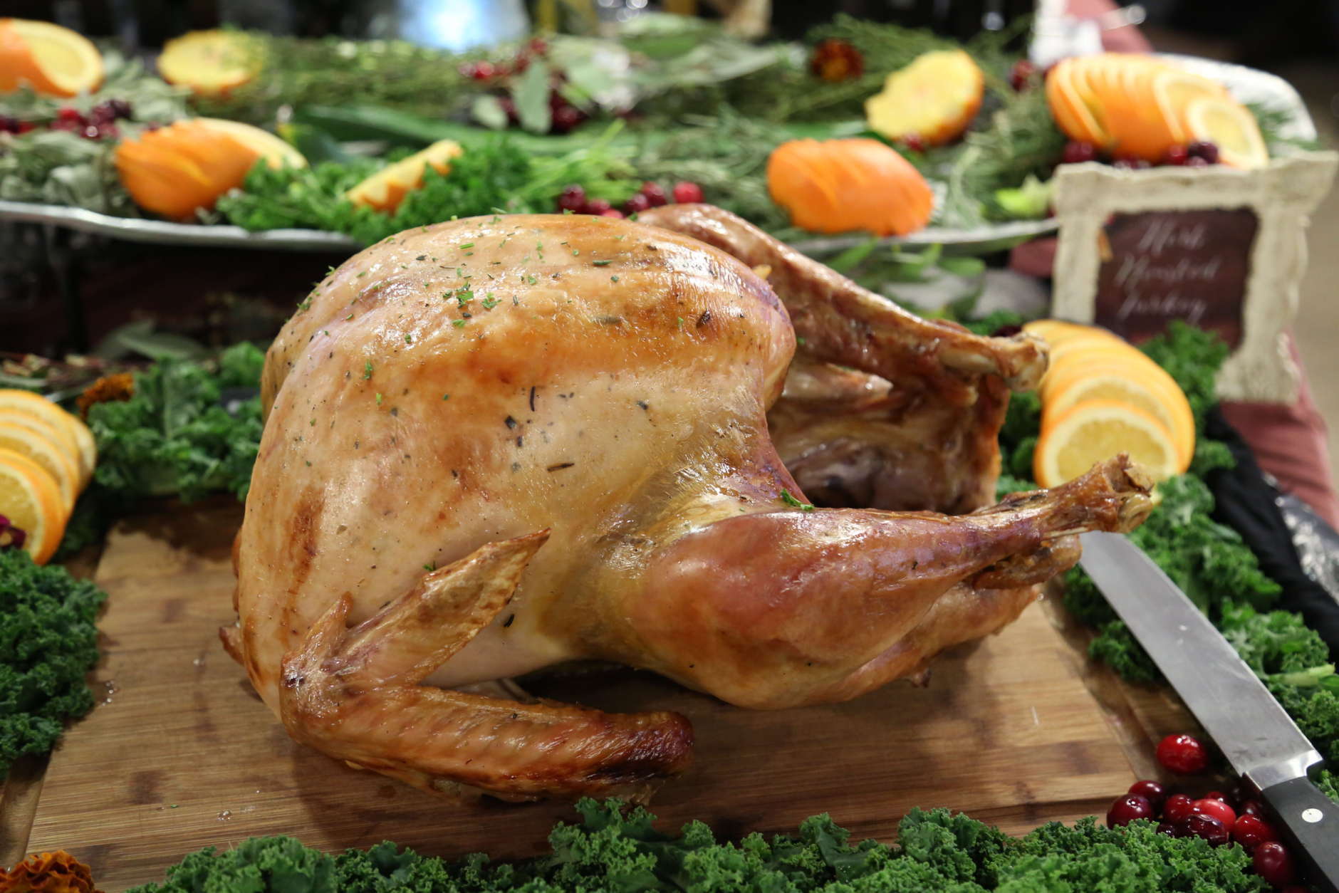A perfectly brown and juicy turkey, made by Baer! Follow his tips and tricks to get an equally perfected turkey this holiday. (WTOP/Omama Altaleb)