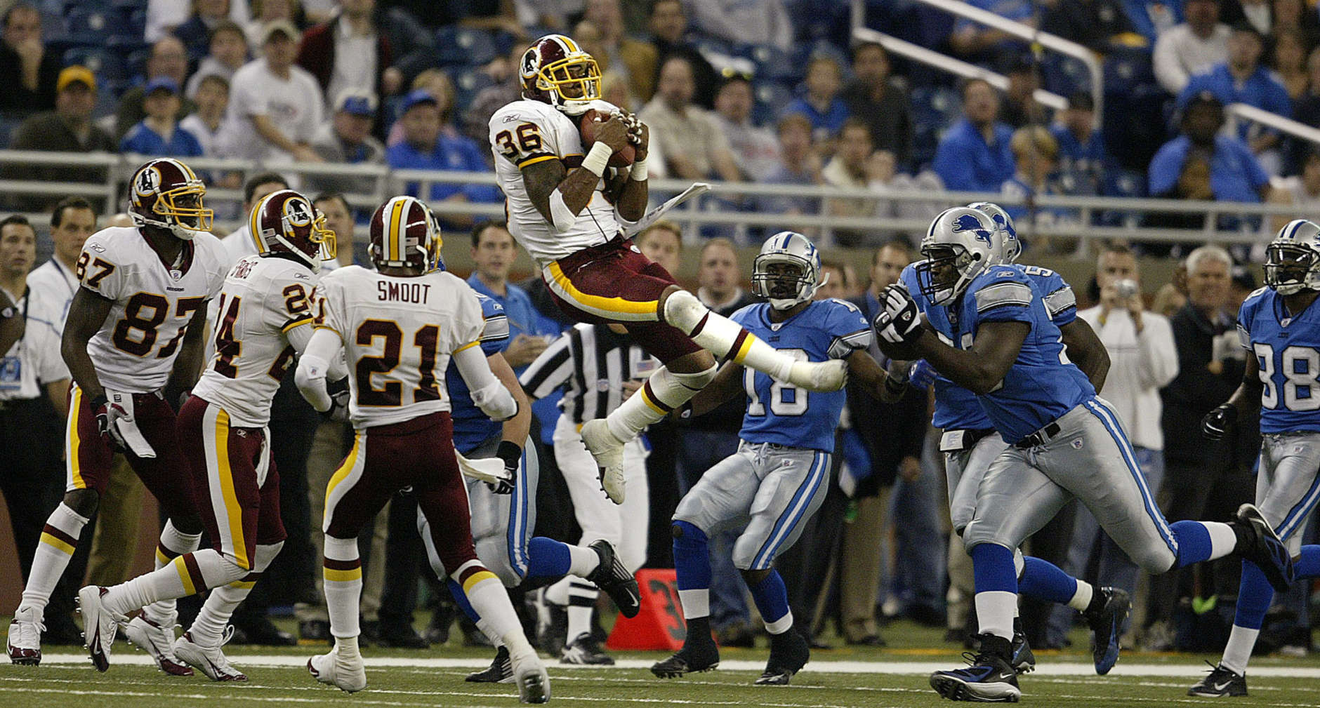 DETROIT - NOVEMBER 7:  Sean Taylor #36 of the Washington Redskins recovers an onside kick late in the fourth quarter against the Detroit Lions at Ford Field November 7, 2004 in Detroit, Michigan. The Redskins won, 17-10.  (Photo by Tom Pidgeon/Getty Images)