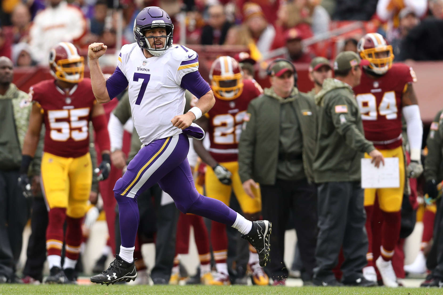 LANDOVER, MD - NOVEMBER 12: Quarterback Case Keenum #7 of the Minnesota Vikings celebrates after throwing a touchdown during the second quarter against the Washington Redskins at FedExField on November 12, 2017 in Landover, Maryland. (Photo by Patrick Smith/Getty Images)