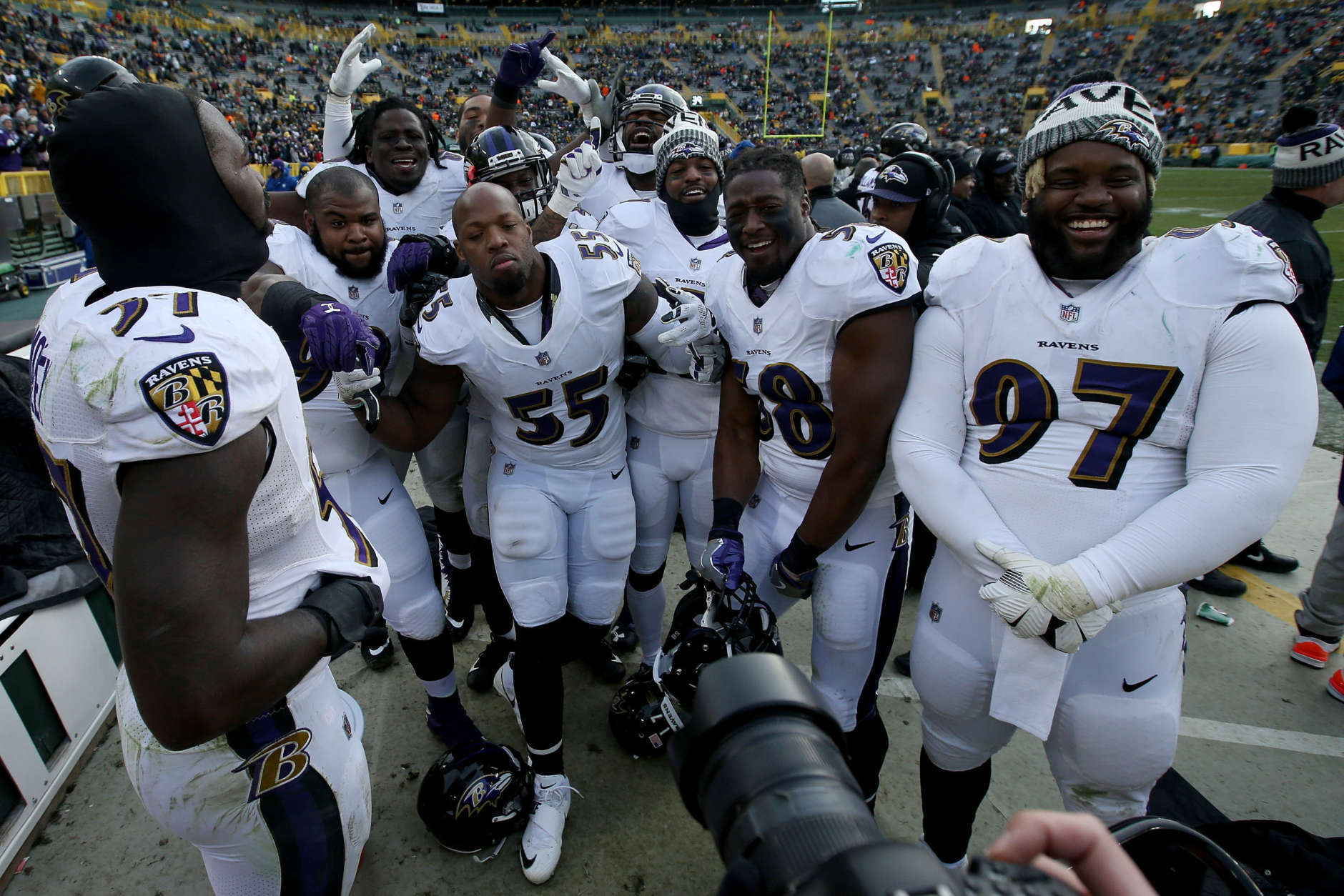 GREEN BAY, WI - NOVEMBER 19:  Members of the Baltimore Ravens celebrate near the end of the game against the Green Bay Packers at Lambeau Field on November 19, 2017 in Green Bay, Wisconsin. (Photo by Dylan Buell/Getty Images)