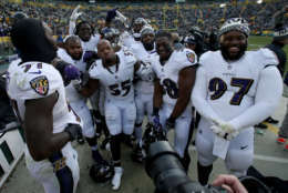 GREEN BAY, WI - NOVEMBER 19:  Members of the Baltimore Ravens celebrate near the end of the game against the Green Bay Packers at Lambeau Field on November 19, 2017 in Green Bay, Wisconsin. (Photo by Dylan Buell/Getty Images)