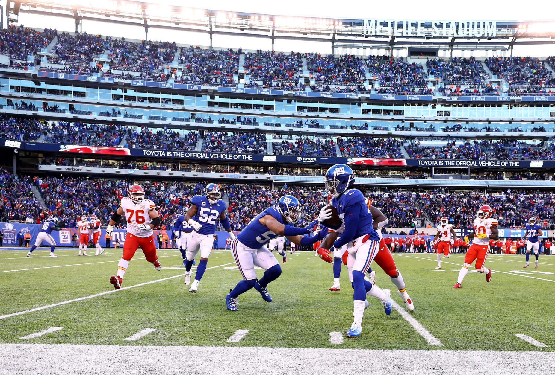 EAST RUTHERFORD, NJ - NOVEMBER 19:  Janoris Jenkins #20 of the New York Giants runs back an interception in the fourth quarter against the Kansas City Chiefs during their game at MetLife Stadium on November 19, 2017 in East Rutherford, New Jersey.  (Photo by Al Bello/Getty Images)