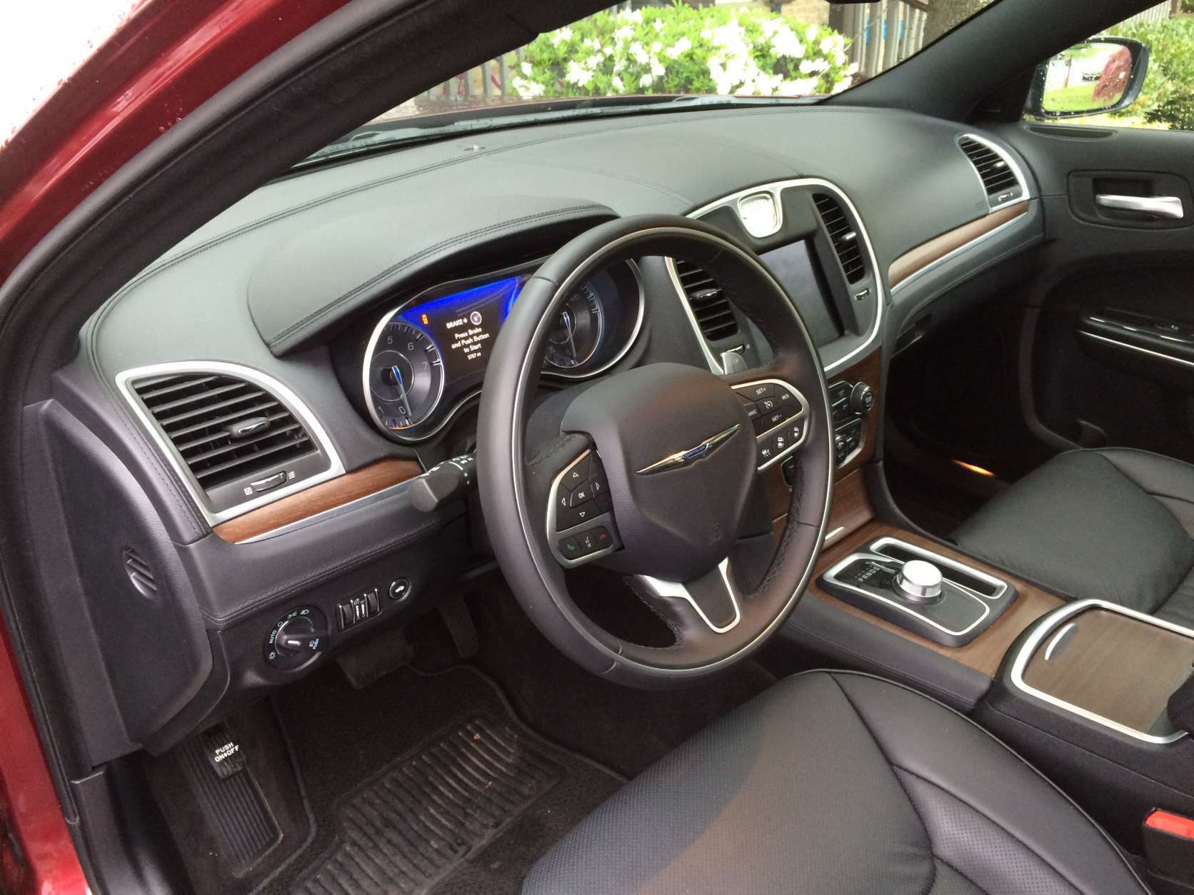 Chrysler 300C Platinum: Bold on the outside, luxurious on the inside ...