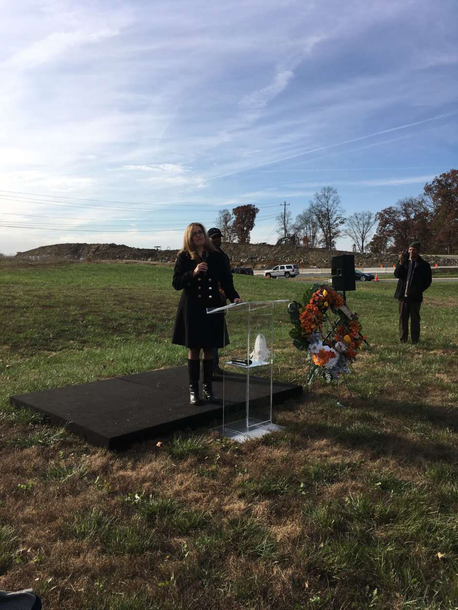 Virginia Delegate Jennifer Wexton addresses the group who attended Sunday's walking tour and wreath-laying ceremony. (WTOP/Liz Anderson)  