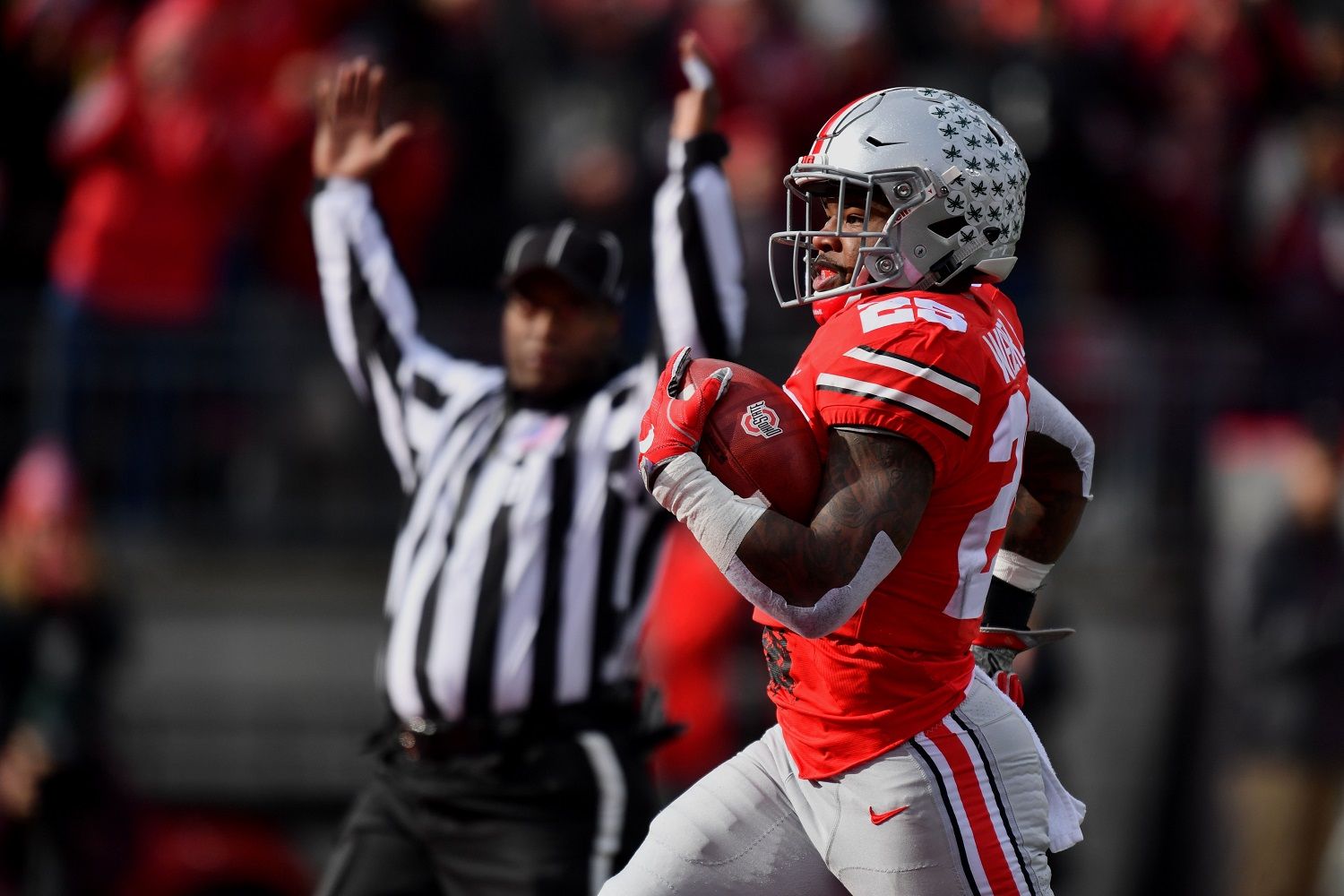 COLUMBUS, OH - NOVEMBER 11:  Mike Weber #25 of the Ohio State Buckeyes scores on an 82-yard touchdown run in the second quarter against the Michigan State Spartans at Ohio Stadium on November 11, 2017 in Columbus, Ohio.  (Photo by Jamie Sabau/Getty Images)