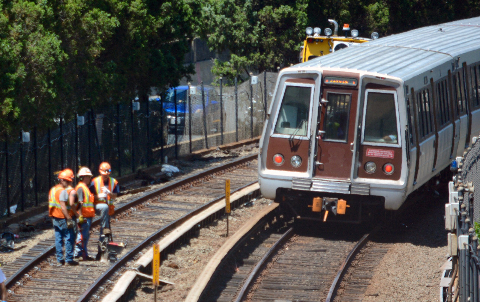 How some paint helps Metro keep the trains running during this heat wave – WTOP News