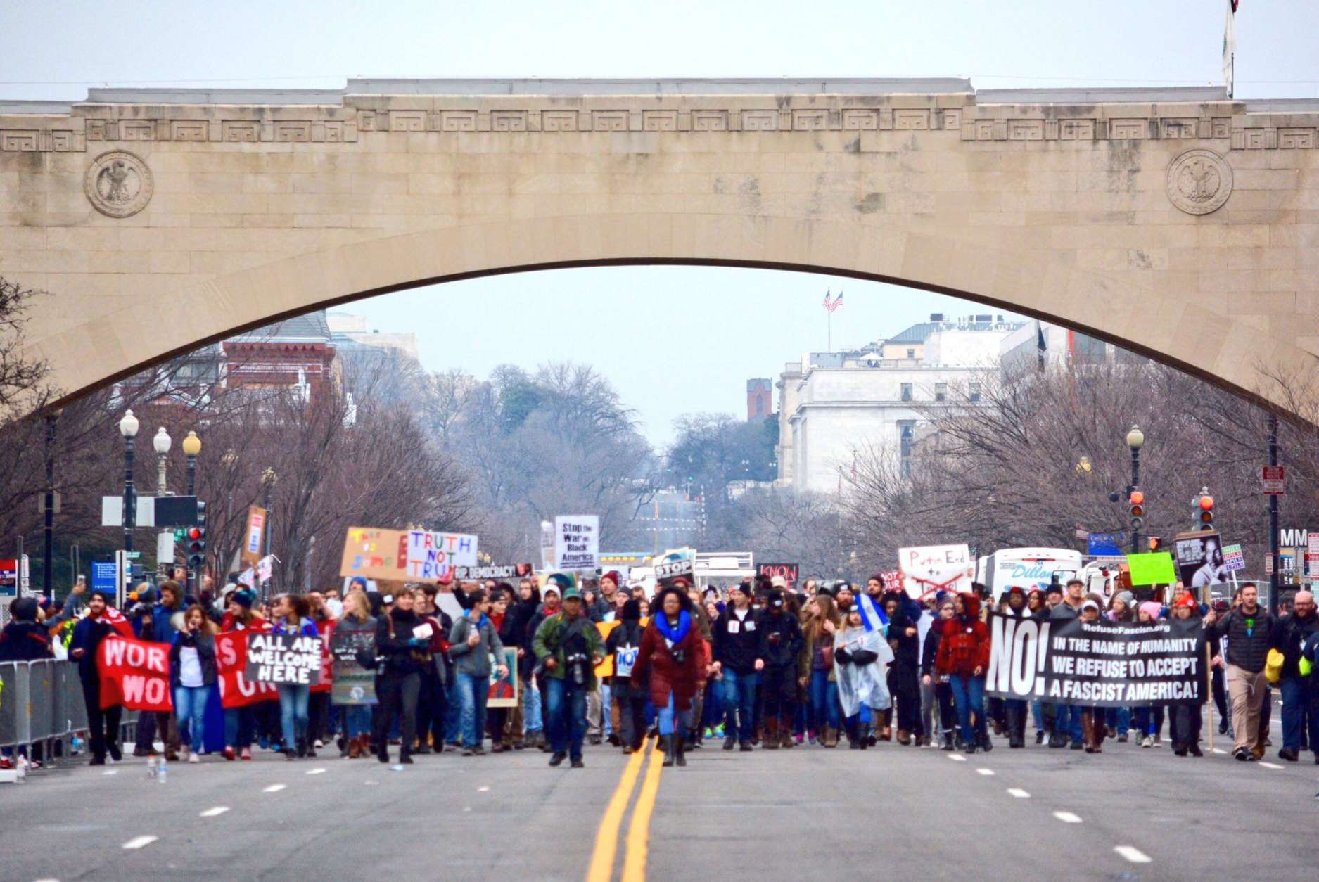 One of the larger demonstrations during President Trump's inauguration ceremony marched off the Interstate 395 Southwest Freeway onto Independence Avenue. (WTOP/Dave Dildine)