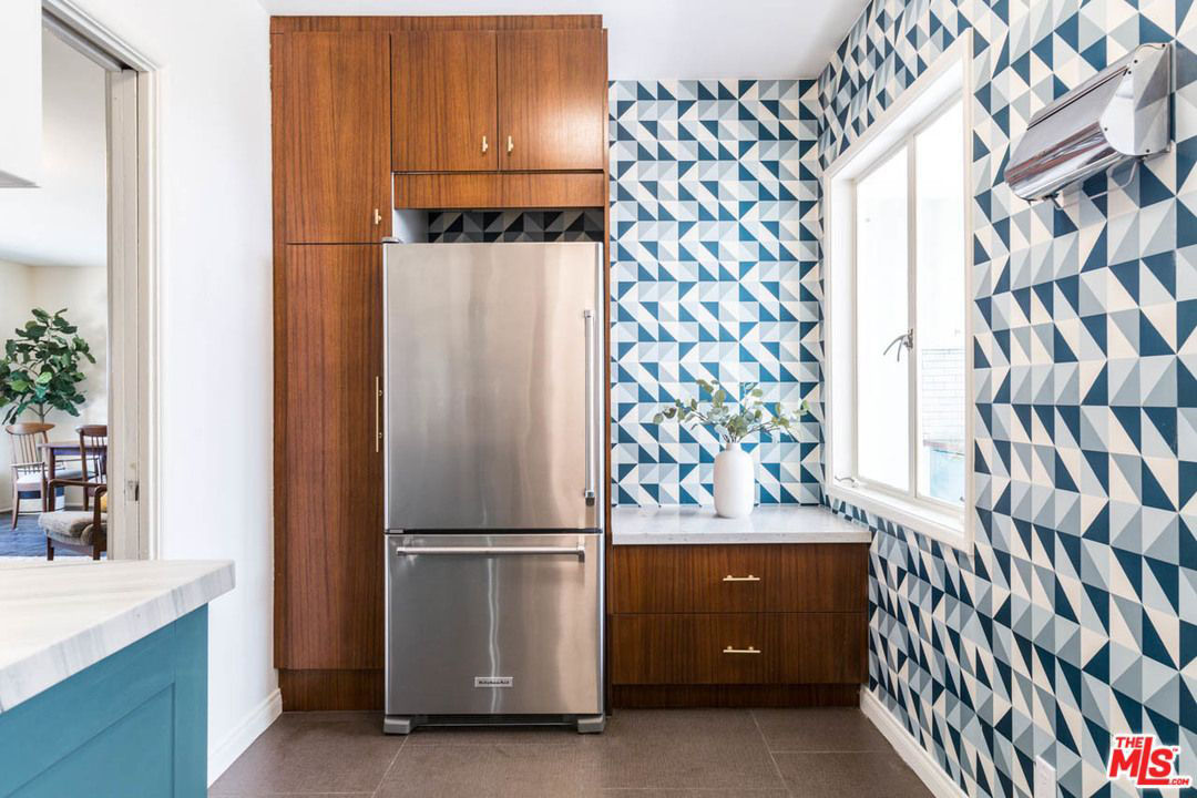Wallpaper is back! Especially wallpaper with contemporary patterns. (Courtesy Trulia)