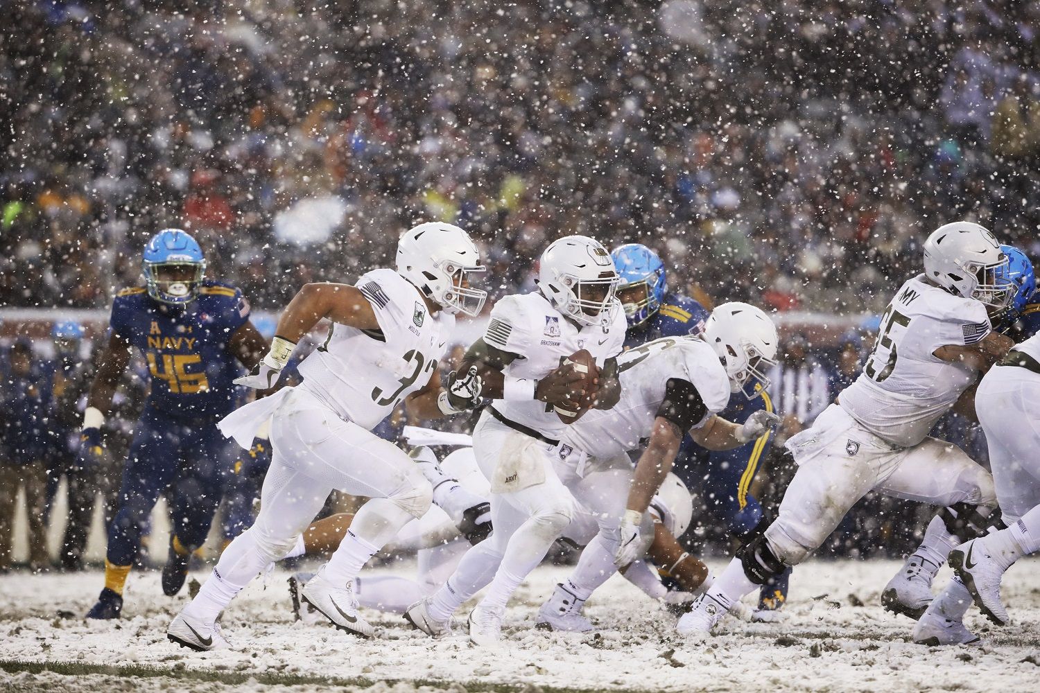 Army's Ahmad Bradshaw, center, during the first half of an NCAA college football game against the Navy, Saturday, Dec. 9, 2017, in Philadelphia. (AP Photo/Matt Rourke)