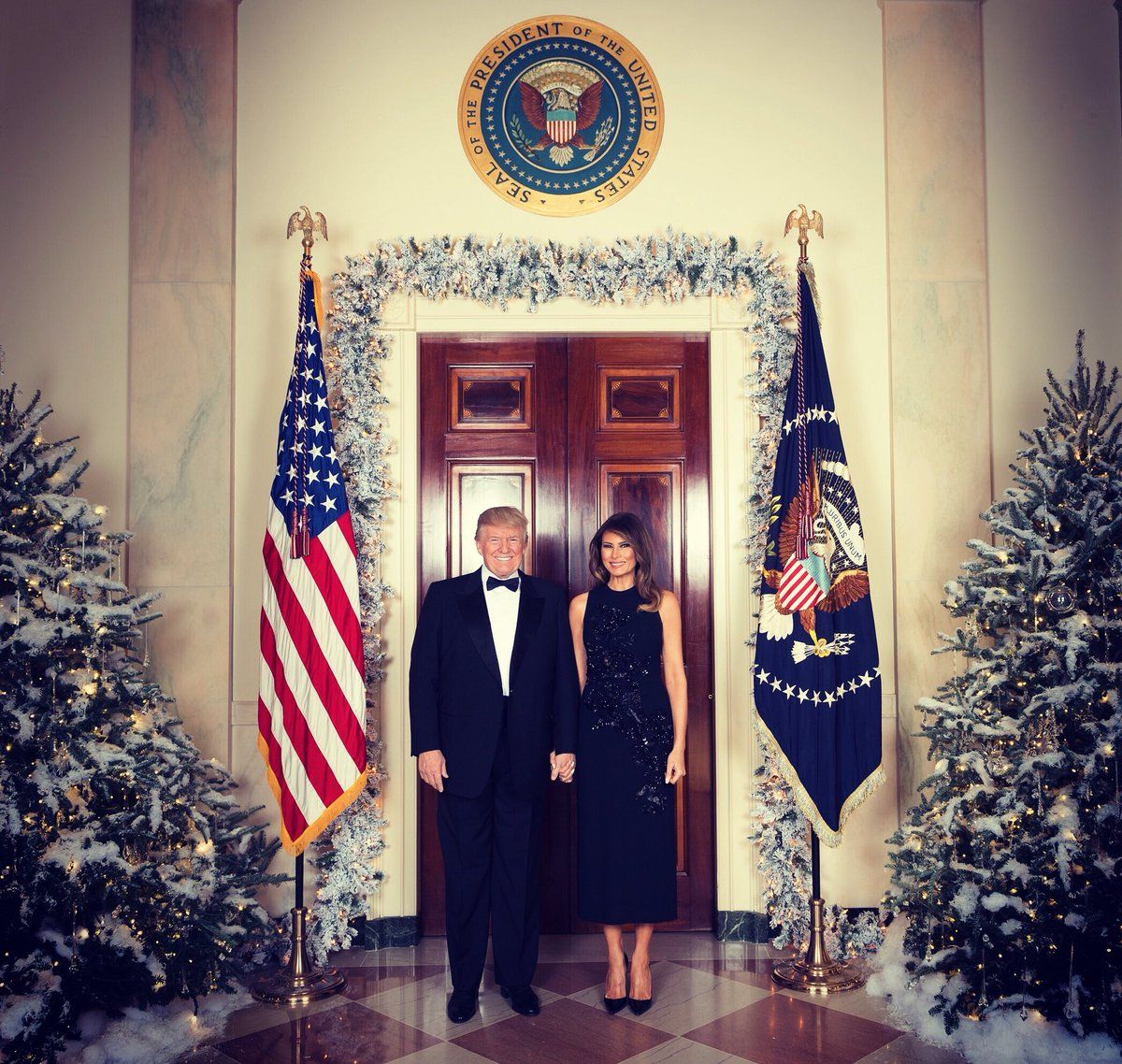 President, first lady’s official White House Christmas portrait