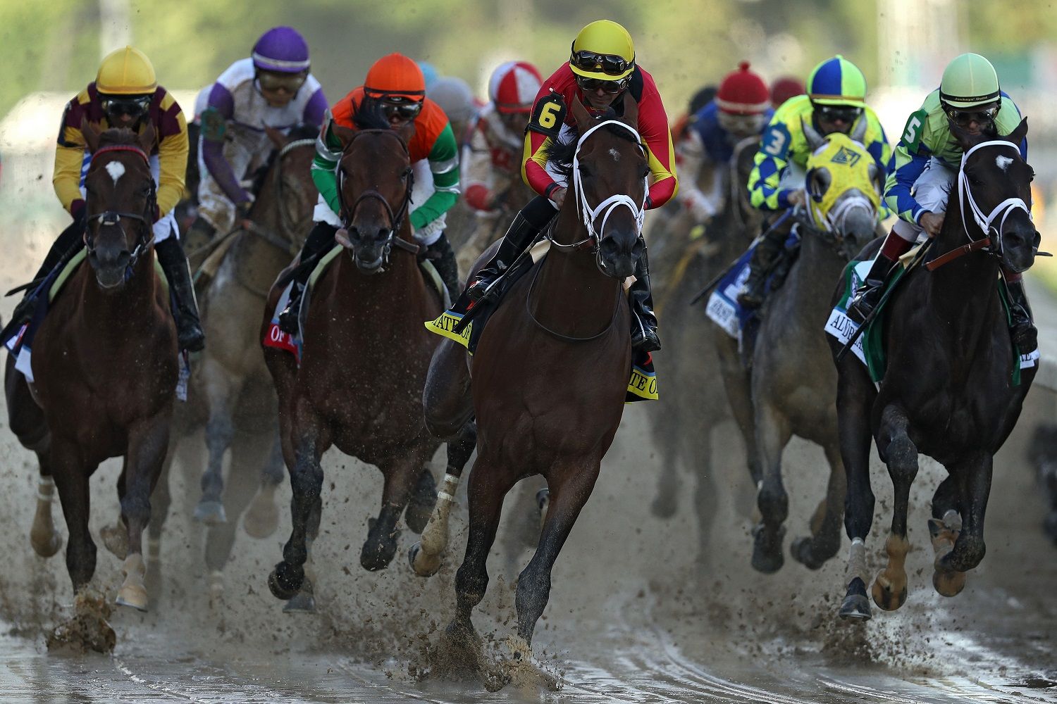 LOUISVILLE, KY - MAY 06: The field heads into the first turn during the 143rd running of the Kentucky Derby at Churchill Downs on May 6, 2017 in Louisville, Kentucky. (Photo by Patrick Smith/Getty Images)