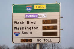 Eastbound tolls on Interstate 66 fluctuated, but increased gradually during the morning rush-hour on Monday, Dec. 4, 2017. (WTOP/Dave Dildine)