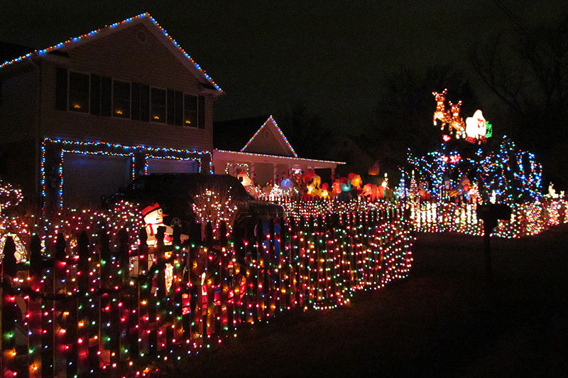 Santa and his crew fly over the driveway of this Alexandria home. (Courtesy Holly Zell)
