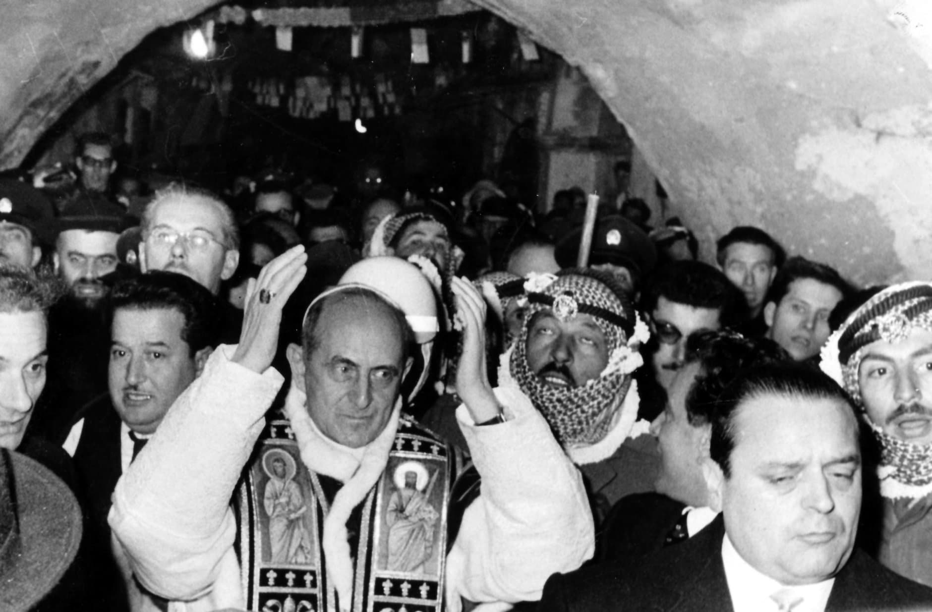 Pope Paul VI answers to cheering crowd in the old city of Jerusalem along the Via Crucis, Jan. 4, 1964. (Ap Photo)