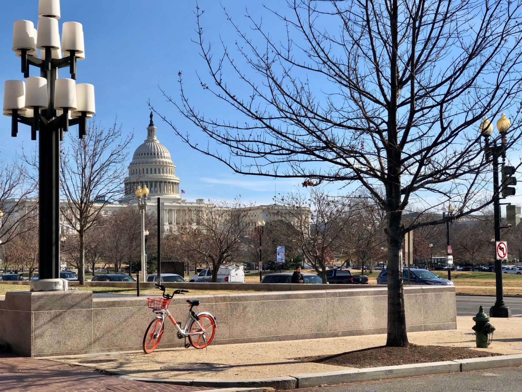 D.C. has entered into partnership with dockless bike services including LimeBike, Ofo, Mobike, Jump Bikes and Spin. (WTOP/Megan Cloherty)