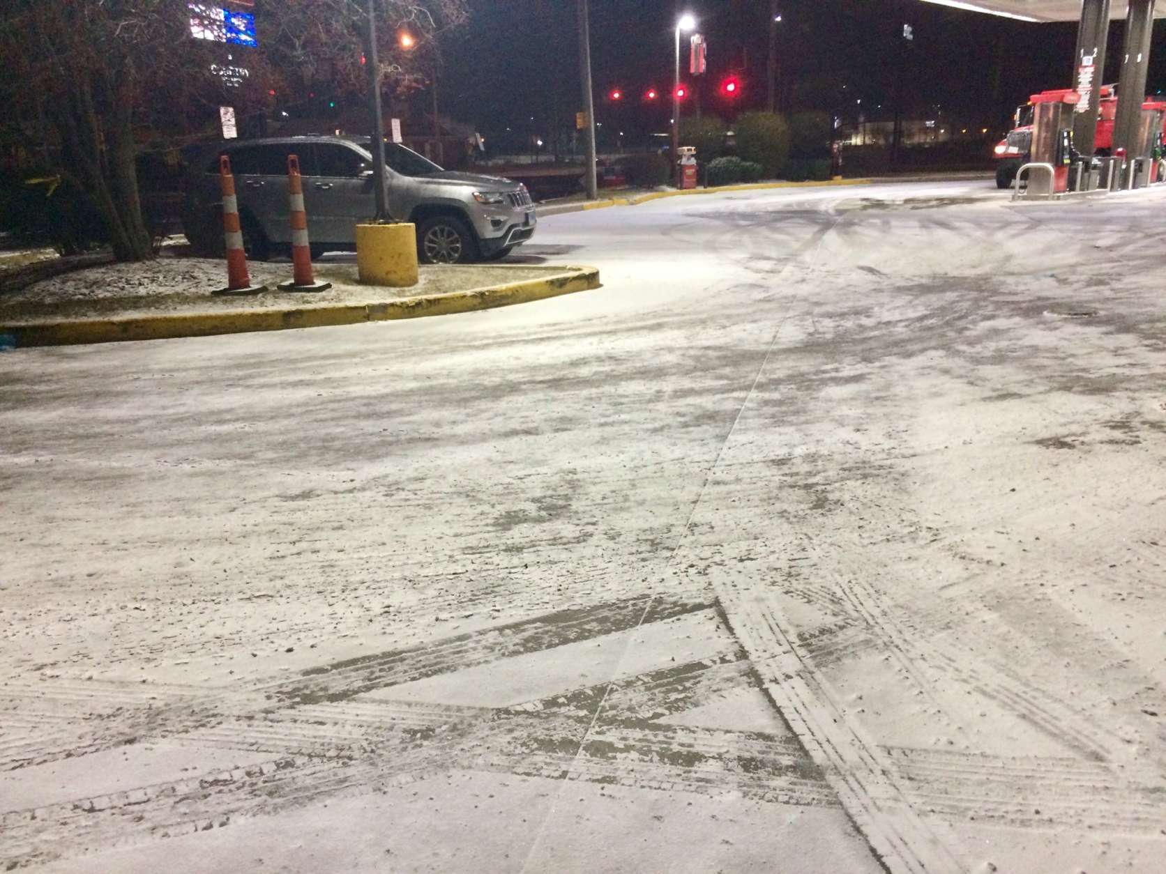 A dusting of snow in Frederick, Maryland, which could make the roads icy. (WTOP/Nick Iannelli)