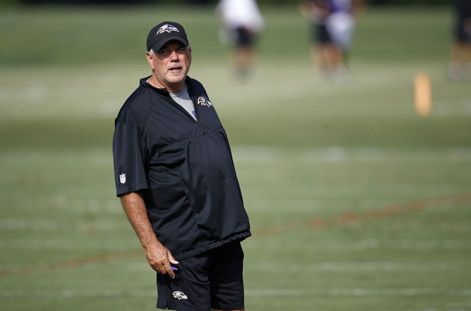 Baltimore Ravens defensive coordinator Dean Pees stands on the field during an NFL football training camp practice in Owings Mills, Md., Wednesday, Aug. 2, 2017. (AP Photo/Patrick Semansky)