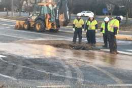 Utility crews work on repairing a broken water main Wednesday morning in Fairfax County. (WTOP/Michael O'Connell)