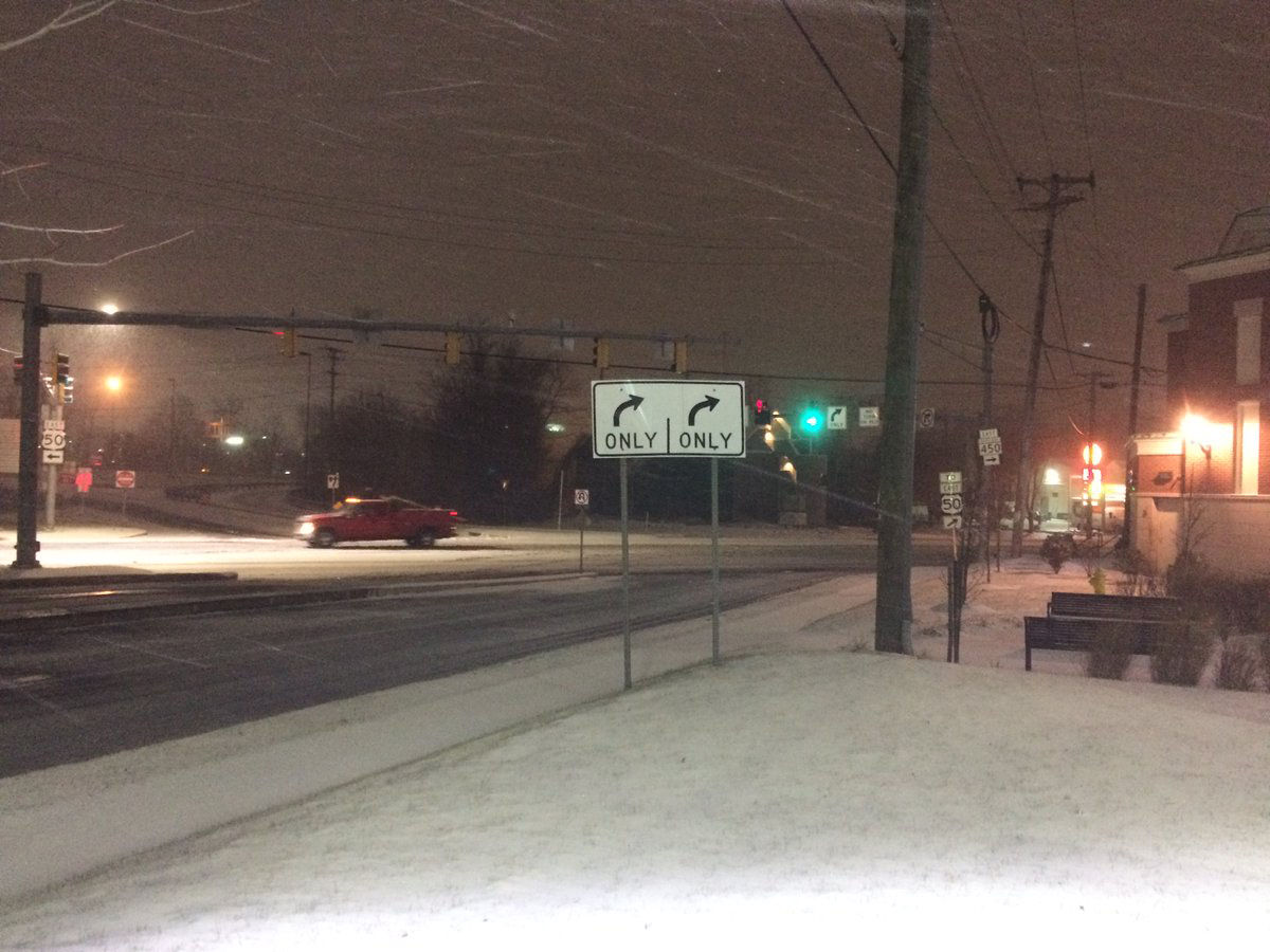 Blowing snow creates dangerous driving conditions off of Route 50 in Annapolis, Maryland. (WTOP/Nick Iannelli)