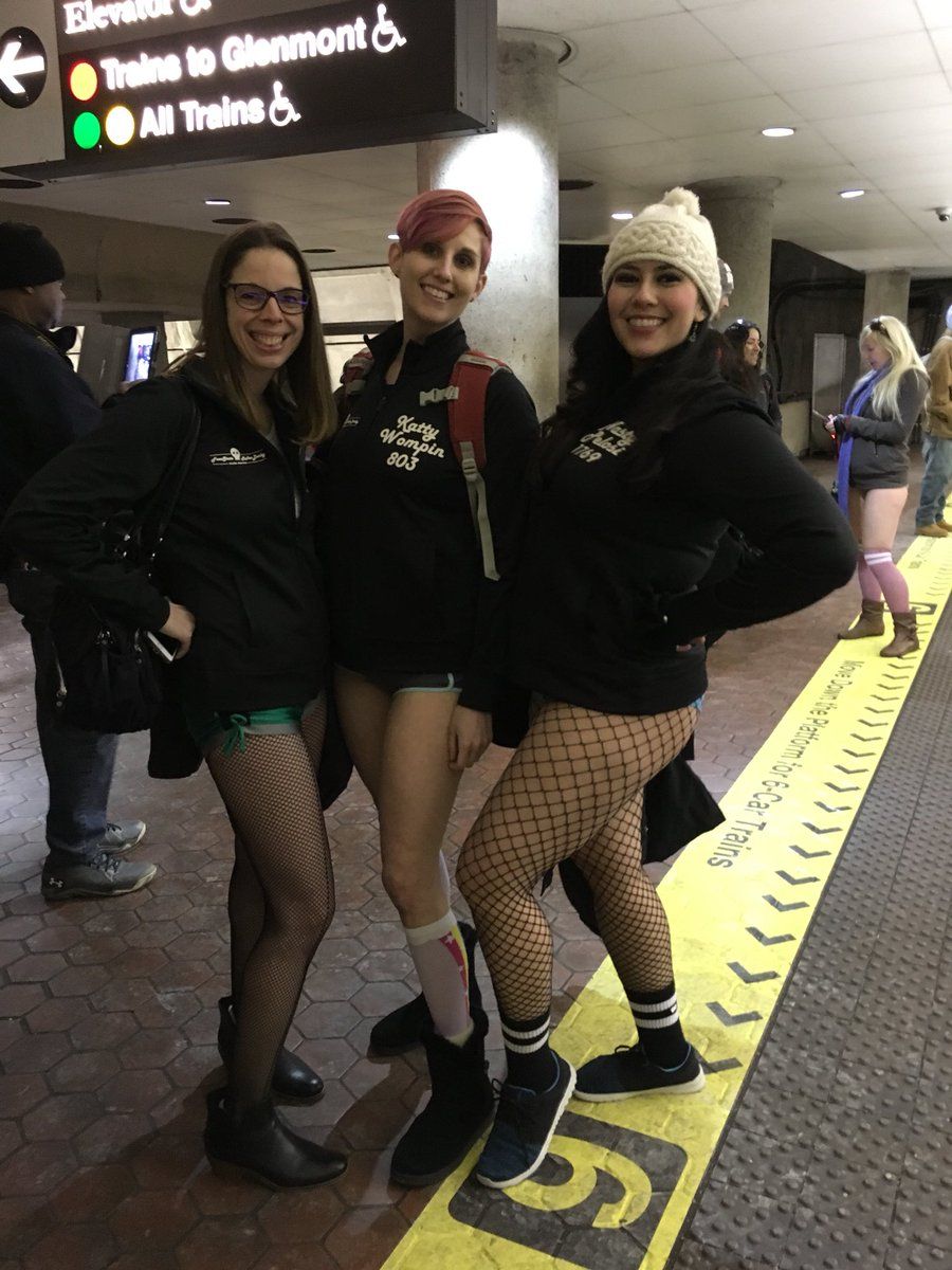 Despite the winter weather advisory in place on Sunday, many riders showed up without pants. (WTOP/Liz Anderson) 