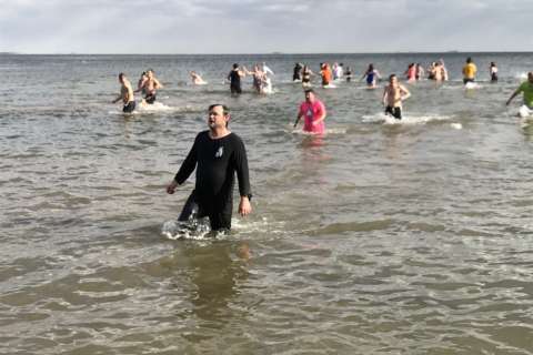 The brave (and maybe crazy) welcome in 2018 at the Polar Bear Plunge