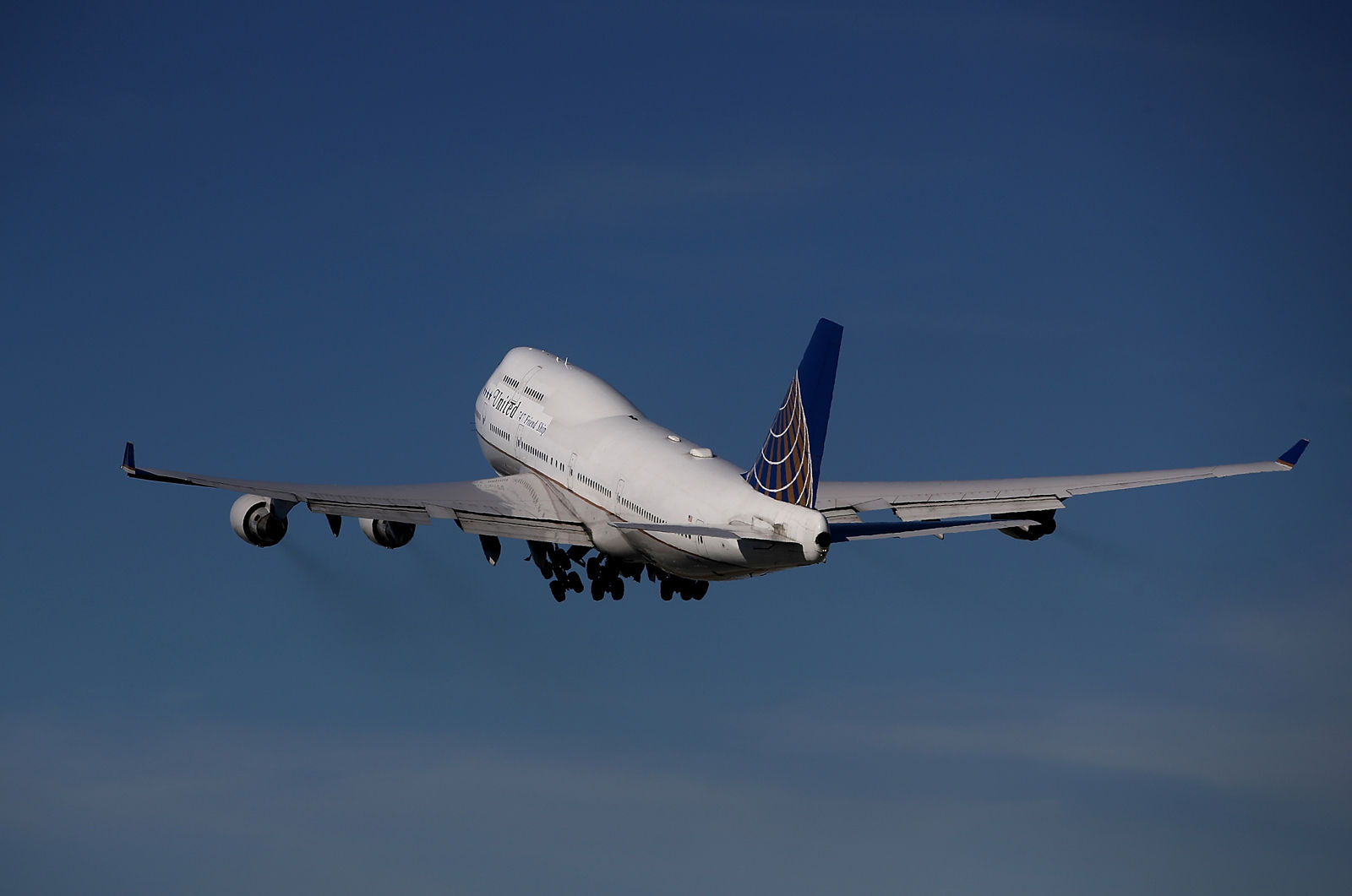 Despite dealing with the fallout from publicly dragging a passenger out of his seat, United Airlines ranked fourth. The airline ranked second in on-time arrival and The Wall Street Journal's Scott McCartney said some of the investments the airline has made to improve its performance in the past few years is starting to take hold. File.  (Photo by Justin Sullivan/Getty Images)
