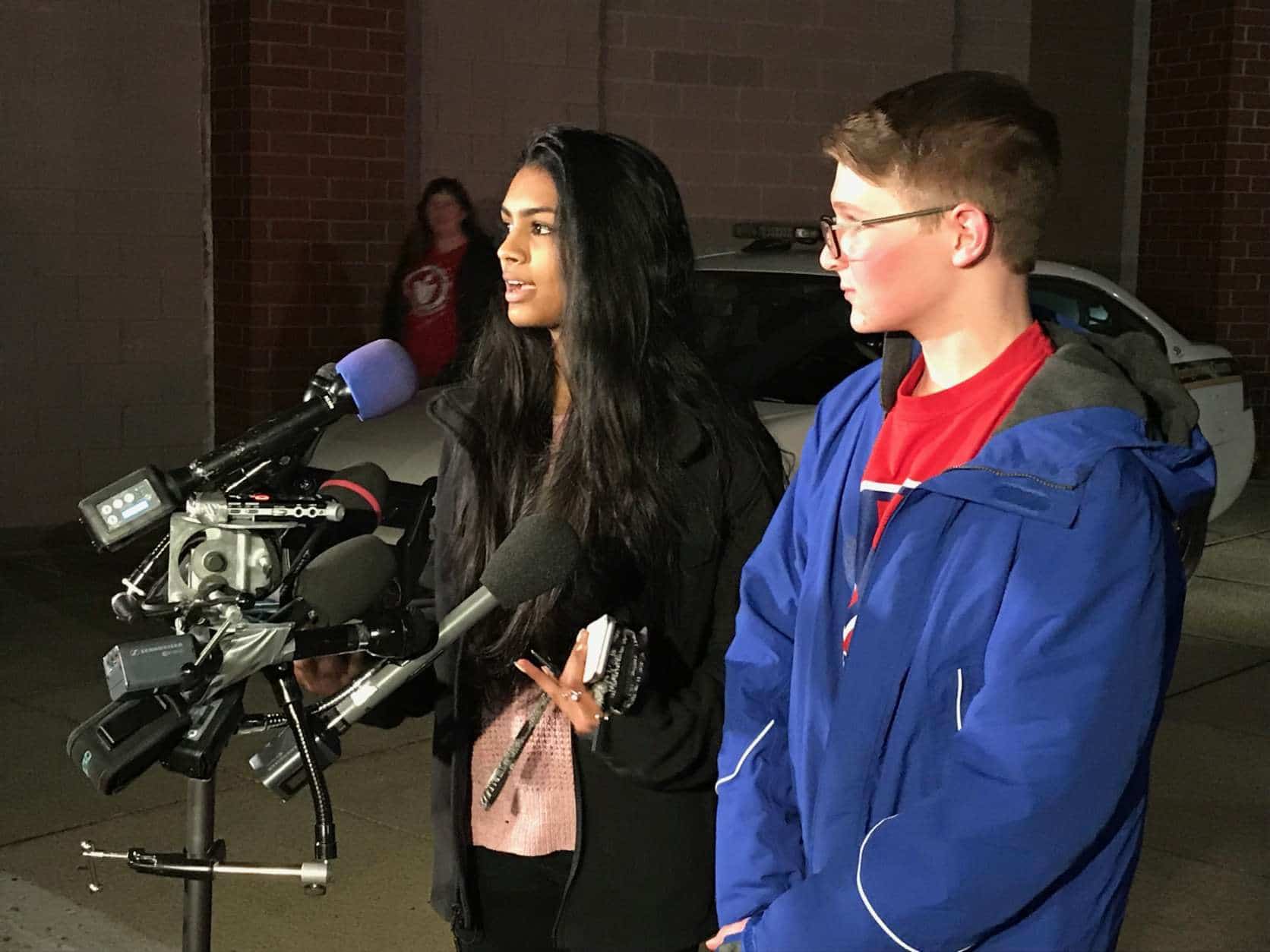 Sahithi Kondan (left) and Joel Shapiro are both sophomores who go to Wootton High School. (WTOP/Michelle Basch)
