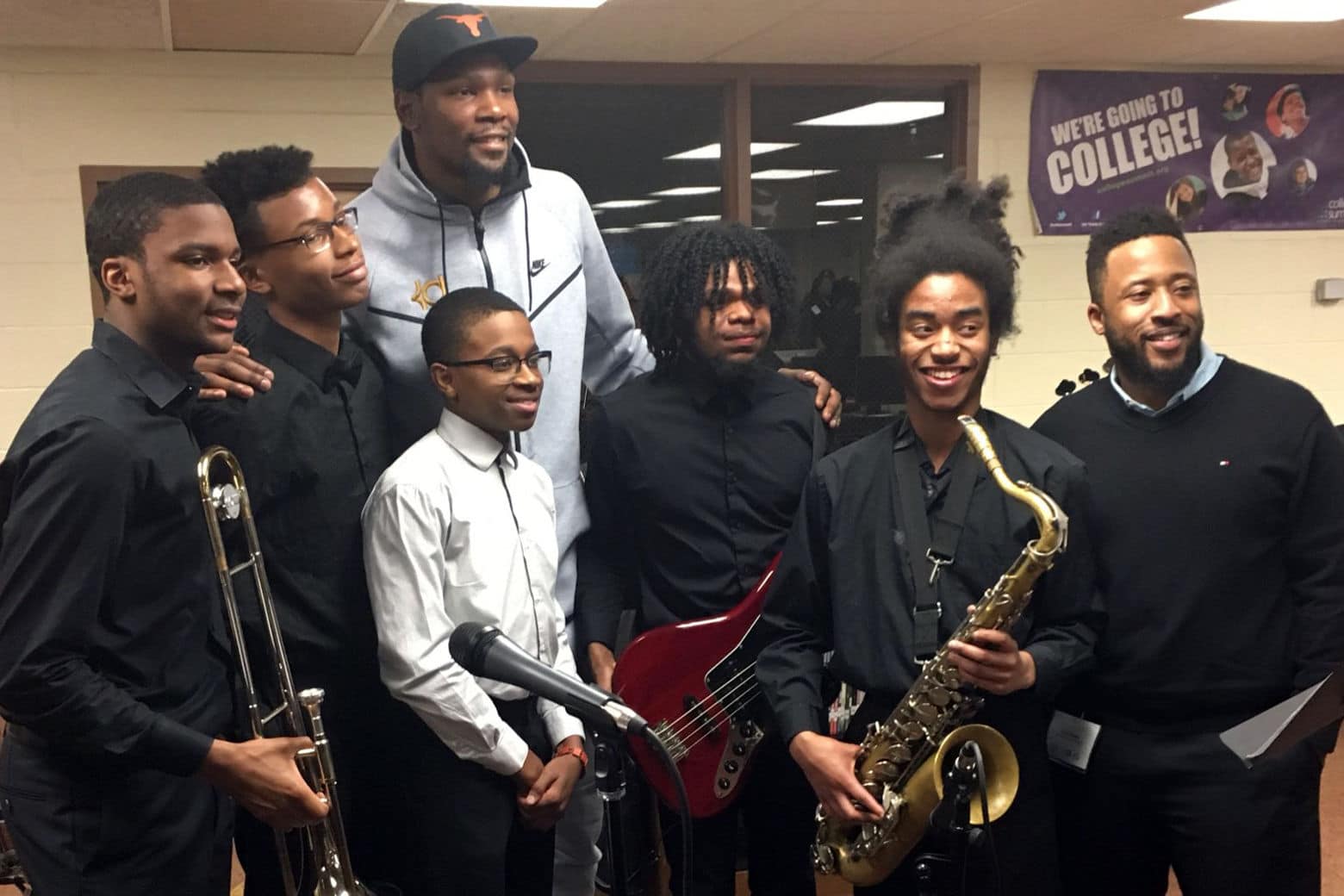 Warriors star Kevin Durant feted at Suitland HS after $10M donation - WTOP  News