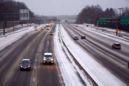Ice and snow coats I-270 in Rockville during a March 2017 winter storm. (WTOP/Dave Dildine)