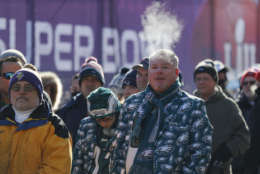 Fans brave cold temperatures as they wait to get into U.S. Bank Stadium before the NFL Super Bowl 52 football game between the Philadelphia Eagles and the New England Patriots Sunday, Feb. 4, 2018, in Minneapolis. (AP Photo/Jeff Roberson)
