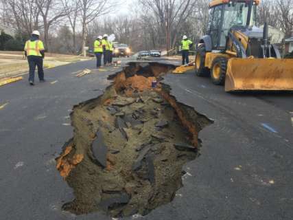 Large sinkhole in Fairfax Co. street after water main break