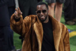 MINNEAPOLIS, MN - FEBRUARY 04:  Rapper Sean "Diddy" Combs waves to the crowd during warm-ups prior to Super Bowl LII between the New England Patriots and the Philadelphia Eagles at U.S. Bank Stadium on February 4, 2018 in Minneapolis, Minnesota.  (Photo by Streeter Lecka/Getty Images)