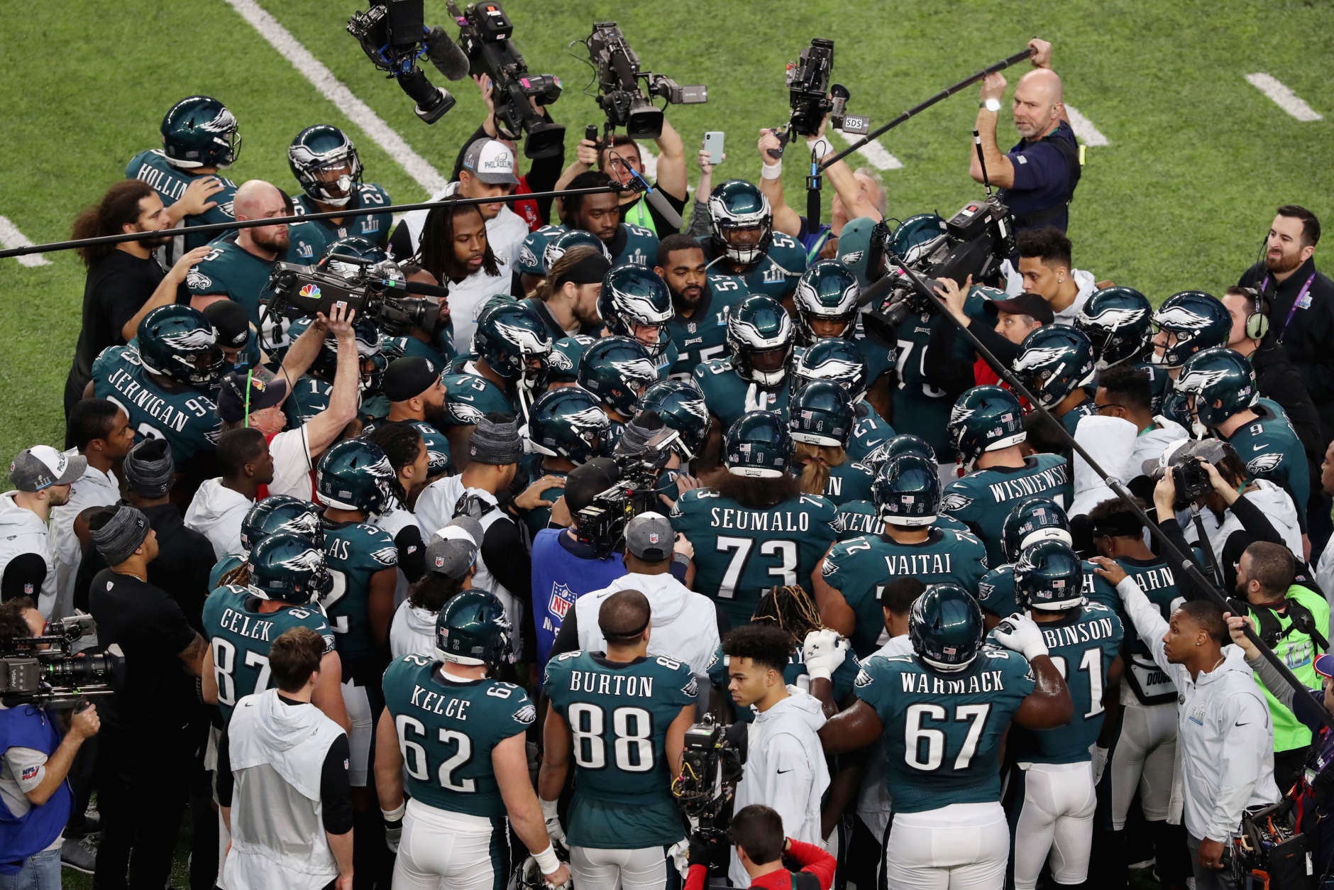 MINNEAPOLIS, MN - FEBRUARY 04:  The Philadelphia Eagles huddle during warm-ups prior to Super Bowl LII against the New England Patriots at U.S. Bank Stadium on February 4, 2018 in Minneapolis, Minnesota.  (Photo by Christian Petersen/Getty Images)