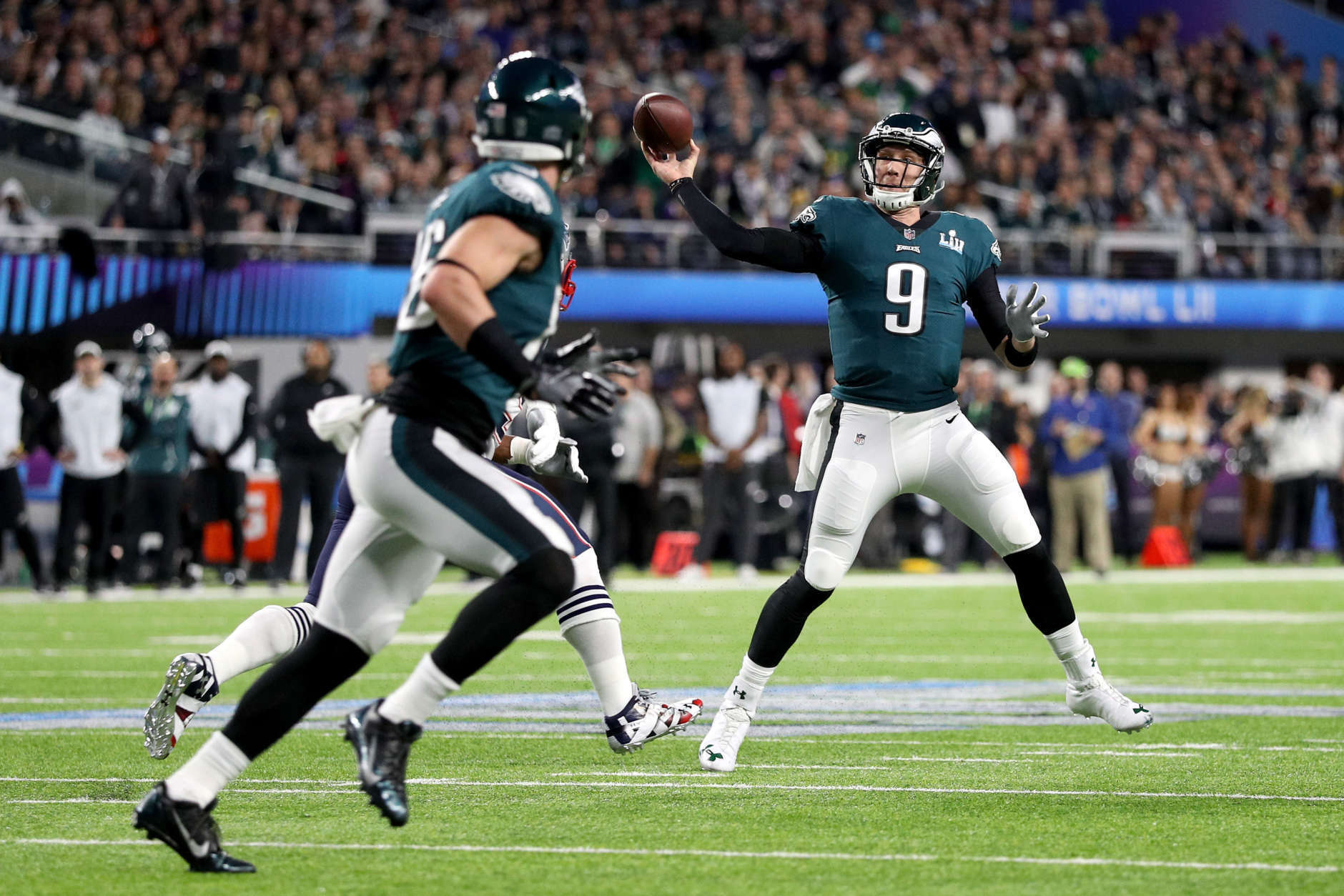 MINNEAPOLIS, MN - FEBRUARY 04:  Nick Foles #9 of the Philadelphia Eagles throws a pass against the New England Patriots during the first quarter in Super Bowl LII at U.S. Bank Stadium on February 4, 2018 in Minneapolis, Minnesota.  (Photo by Patrick Smith/Getty Images)