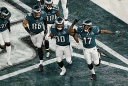 MINNEAPOLIS, MN - FEBRUARY 04:  Alshon Jeffery #17 and teammates of the Philadelphia Eagles celebrate a 34-yard touchdown pass against the New England Patriots in the first quarter of Super Bowl LII at U.S. Bank Stadium on February 4, 2018 in Minneapolis, Minnesota.  (Photo by Christian Petersen/Getty Images)